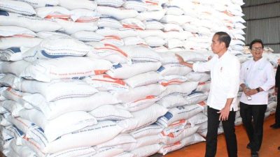 Presiden Joko Widodo Pastikan Stok Beras di Gudang Bulog Tercukupi