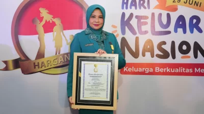 Windy PJ. Ketua TP PKK Kalbar Raih Penghargaan Tingkat Nasional