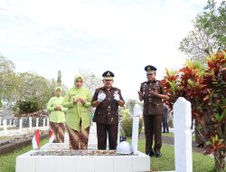 Kajati Kalbar Pimpin Ziarah dan Tabur Bunga di TMP Dharma Patria Jaya 