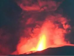 Gunung Ibu Erupsi, Lava Pijar dan Abu Vulkanik Capai Ribuan Meter