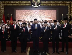 Menhan Sjafrie Sjamsoeddin Lantik Deddy Corbuzier sebagai Stafsus