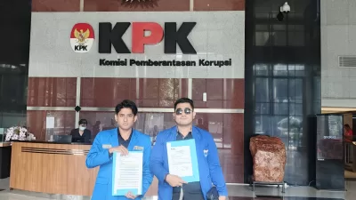 Ketua PC PMII Tanjungpinang-Bintan saat melaporkan dugaan kasus korupsi di PT Bintan Inti Sukses (PT BIS) kepada KPK, (15/2/2025)