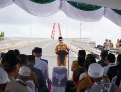Bupati Sambas, Resmi Buka Jembatan Sungai Sambas Besar untuk Umum