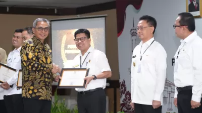 Pemerintah Kabupaten Sambas berhasil meraih peringkat pertama dalam Indikator Indeks Pencegahan Korupsi Daerah (IPKD) Monitoring Center for Prevention (MCP) tahun 2024.