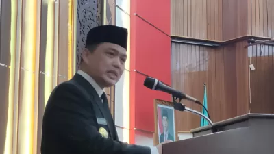 Gubernur Kalimantan Barat, Ria Norsan, menegaskan komitmennya untuk memperkuat sektor pendidikan dan infrastruktur sebagai pilar utama pembangunan daerah.