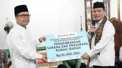 Bupati Sambas, H. Satono, S.Sos.I., M.H., mendampingi Gubernur Kalimantan Barat, Drs. H. Ria Norsan, M.M., M.H., dalam kegiatan Safari Ramadhan 1446 H di Kabupaten Sambas.