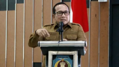 Bupati Kubu Raya Sujiwo, Alihkan Anggaran Mobil Dinas untuk Perbaikan Jalan