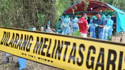 foto pembongkaran makam (detik.com)
