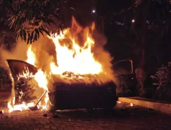 Kebakaran Hanguskan 7 Mobil Mewah Eks Anggota DPR RI