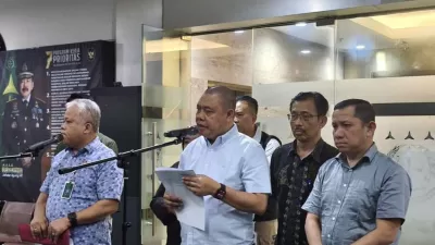 Direktur Penyidikan Jampidsus Kejagung, Abdul Qohar, dalam konferensi pers di Jakarta Selatan, Sabtu, 12 April 2025.(Dadan VOI)