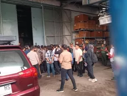 Perusahaan Surabaya Potong Gaji Saat Jumat & Tahan Ijazah