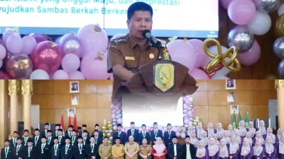 Bupati Satono Apresiasi Wisuda Santri SD dan SMP IT Sulthoniyah Sambas