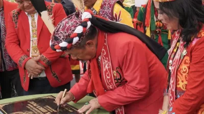 Bupati Sanggau sekaligus Ketua Dewan Adat Dayak Kabupaten Sanggau.