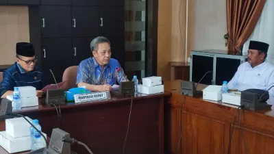 Pimpinan Komisi IV DPRD Prov. Kalbar bersama Pimpinan Komisi II DPRD Kab. Kayong Utara
