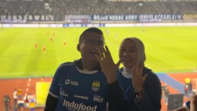 Maula Akbar, putra sulung Gubernur Jawa Barat Dedi Mulyadi, melamar kekasihnya, Luthfianisa Putri Karlina,