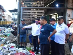Wali Kota Pontianak Turun Tangan Bersihkan Parit Tokaya, Warga Diajak Budayakan Hidup Bersih