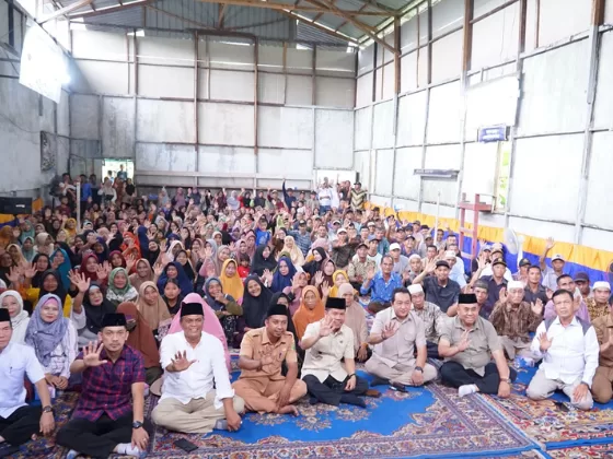 Bupati Sambas H. Satono, S.Sos.I., M.H., mendampingi Anggota DPR RI H. Yuliansyah, S.E., dalam kunjungan kerja sekaligus reses