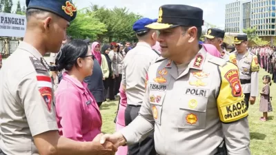 Kapolda Kalbar Pimpin Langsung Upacara Kenaikan Pangkat Personel Polri Awal 2025