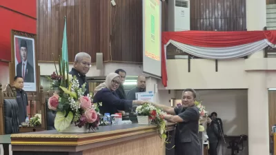 ketua fraksi PKB Dalam Rapat Paripurna DPRD Kalbar, 12 Juni 2025)