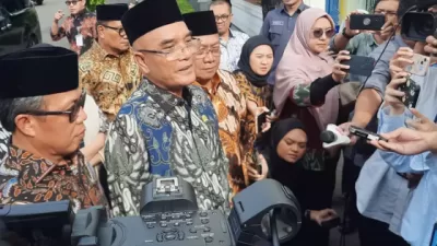 Ketua Komisi VIII DPR Marwan Dasopang (tengah) menyatakan, BPH dan Komisi VIII DPR membahas evaluasi haji 2025 di Mina