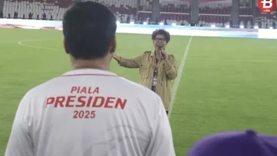 Rita Butar Butar kala menyanyikan lagu Indonesia Raya dalam persiapan terakhir jelang upacara pembukaan Piala Presiden 2025 di Stadion Utama Gelora Bung Karno. Pembukaan Piala Presiden 2025 digelar pada Minggu 6 Juli 2025.(TANGKAPAN LAYAR YouTube Bolasport)