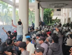 Ratusan Mahasiswa Demo di DPRD Kalbar, Tuntut Cabut Tunjangan DPR