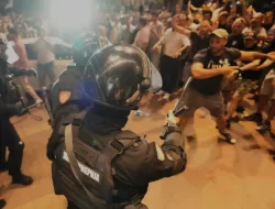 Pendukung Vucic Serang Demonstran, Serbia di Ambang Krisis Politik