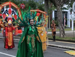 Karnaval Budaya Kalbar 2025, Ribuan Peserta Penuhi Jalan A. Yani