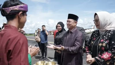 Gubernur Kalbar Ria Norsan buka MTQ ke-33 di Kapuas Hulu, ajak peserta dan warga menjadikan ajang ini sarana silaturahmi dan persatuan.