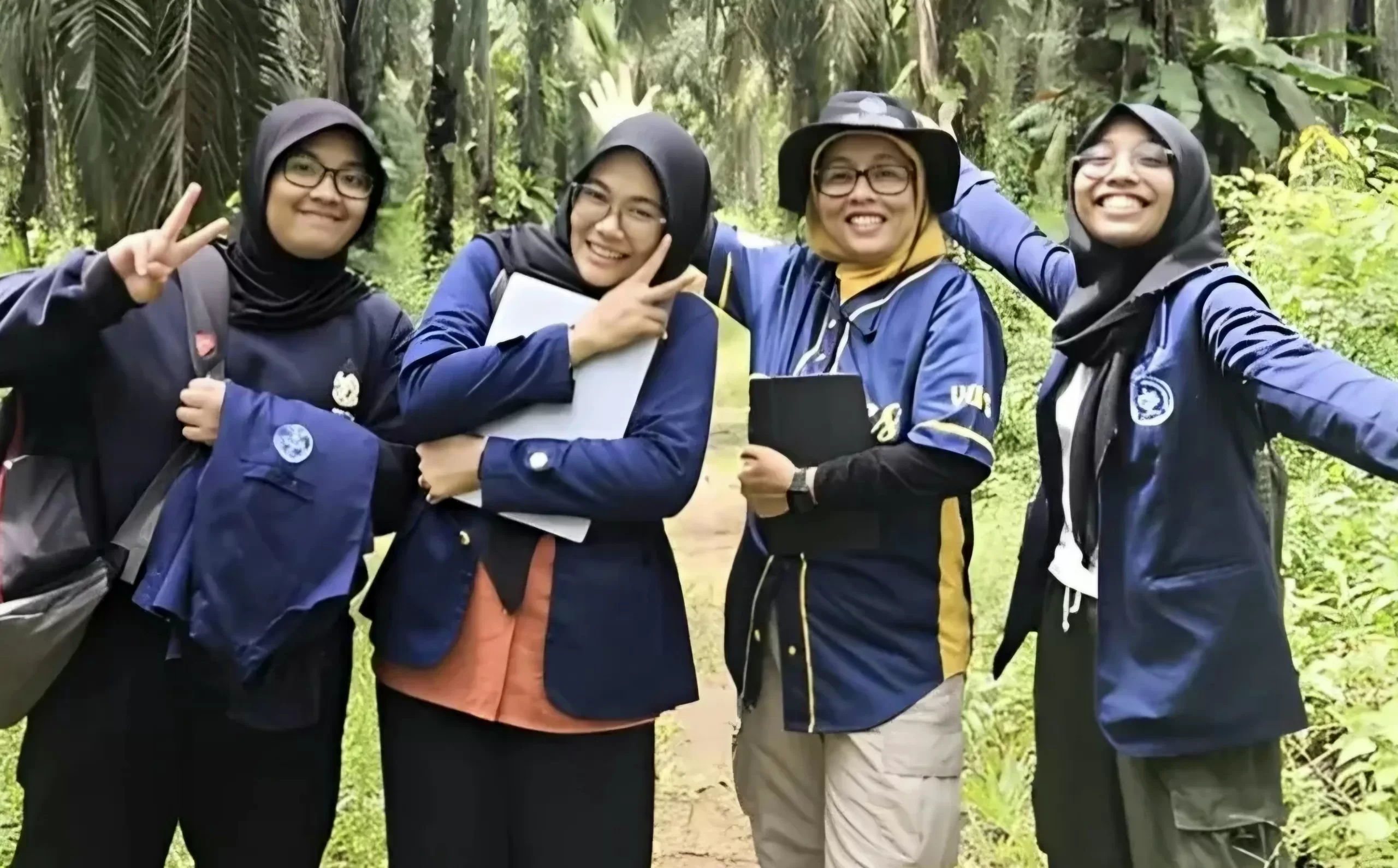 Mahasiswa IPB University kembangkan TrunkTone, peredam suara dari limbah sawit yang meraih juara internasional.