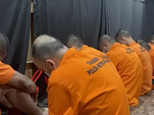 Polisi ungkap motif pembunuhan kepala cabang bank BUMN, MIP. Pelaku ingin alihkan dana dari rekening dormant. Diduga ada peran oknum aparat dan sosok misterius berinisial S.