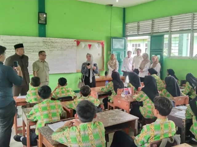 Komisi IV DPRD Kota Pontianak bersama OPD terkait meninjau program Makan Bergizi Gratis