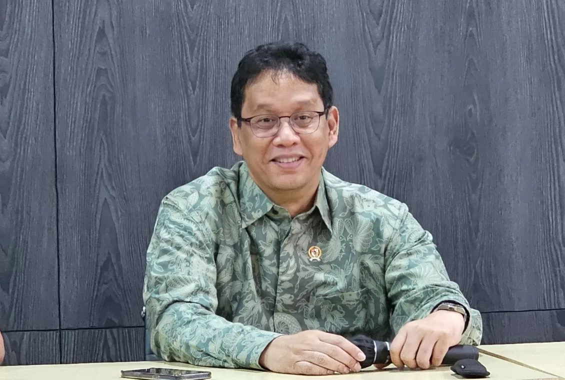 Menkeu Purbaya tegaskan fokus penindakan impor ilegal di pelabuhan, bukan di pasar. Pemerintah siapkan sanksi dan pemblokiran importir balpres ilegal.