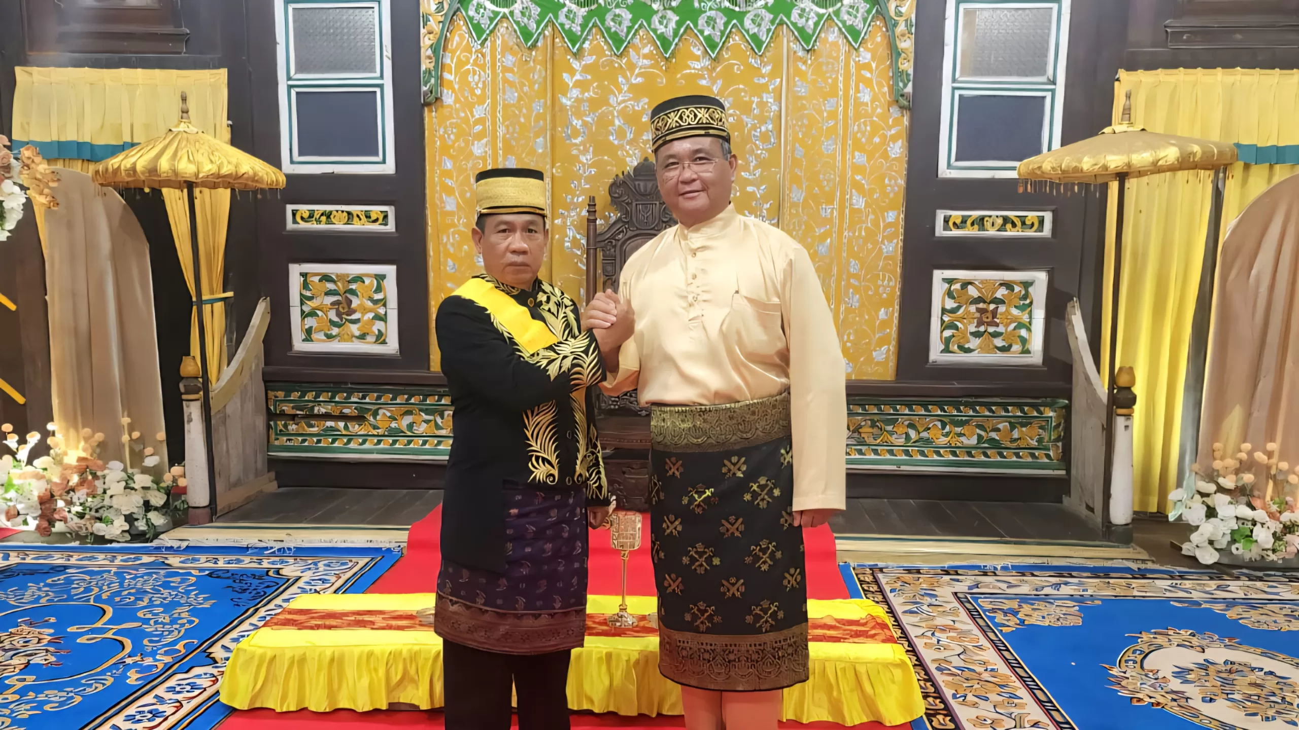 Prosesi adat di Keraton Pakunegara Tayan menganugerahkan gelar Dato Sri Yudha Pakunegara kepada Sugioto, tokoh sosial Kalimantan Barat. Dharma Wijaya menyebutnya sebagai penggerak harmoni dan penjaga nilai budaya.