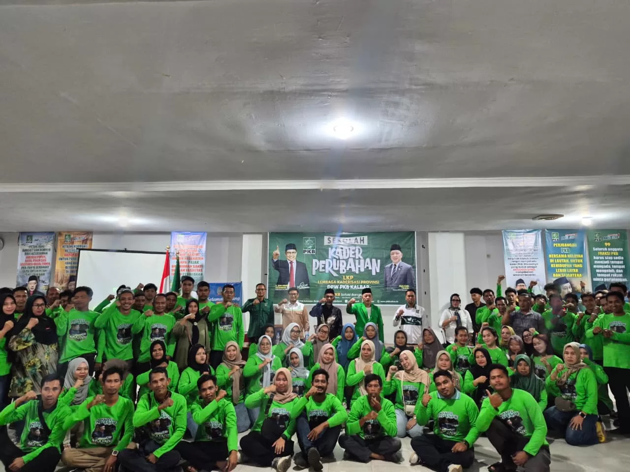 PKB Kalbar gelar Sekolah Kader Perubahan di Mempawah. Mulyadi Tawik: kader harus memahami nilai perjuangan partai dan siap mengabdi untuk rakyat.