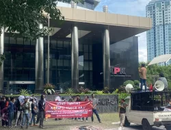 Massa FUKI Gelar Aksi di KPK, Tuntut Ketua Komisi VIII Marwan Dasopang Diperiksa