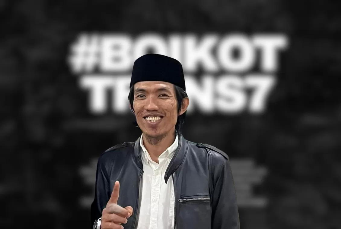 Mr Makkulawue, alumni Pondok Pesantren Khulafaurrasyidin, menilai tayangan Xpose Uncensored Trans7 bukan kekeliruan, tapi kesengajaan yang melecehkan kiai dan pesantren. Ia desak KPI dan Komdigi bertindak tegas jelang Hari Santri Nasional.
