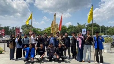 Pontianak, 10 November 2025 Kobaran semangat juang tampak menyala di kawasan Taman di gulis Kota Pontianak, saat ratusan kader Pergerakan Mahasiswa Islam Indonesia (PMII) Pontianak Raya menggelar aksi refleksi dalam rangka memperingati Hari Pahlawan Nasional.