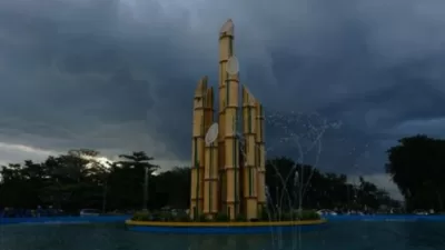 BMKG memprakirakan cuaca Kalimantan Barat, Sabtu (8/11/2025), akan cerah berawan di pagi hari namun berpotensi hujan ringan hingga petir di beberapa daerah seperti Pontianak, Melawi, dan Ketapang.