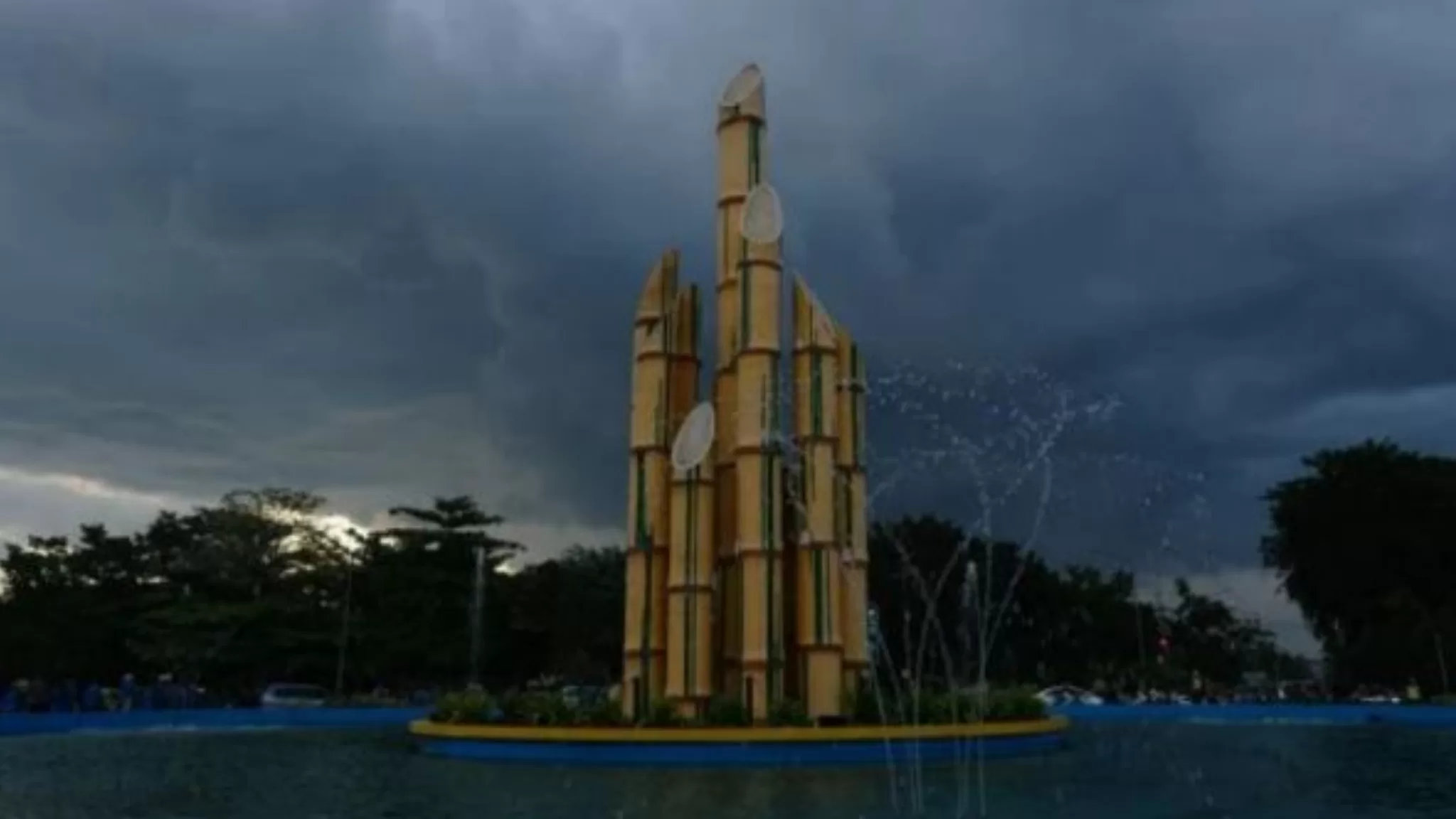 BMKG memprakirakan cuaca Kalimantan Barat, Sabtu (8/11/2025), akan cerah berawan di pagi hari namun berpotensi hujan ringan hingga petir di beberapa daerah seperti Pontianak, Melawi, dan Ketapang.