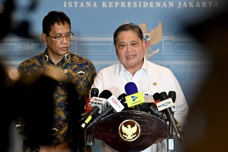 Pemerintah kembali menggulirkan wacana redenominasi rupiah, dari Rp1.000 menjadi Rp1, tanpa mengubah nilai. RUU Redenominasi masuk Rencana Strategis Kemenkeu 2025–2029 dan ditarget rampung pada 2026.