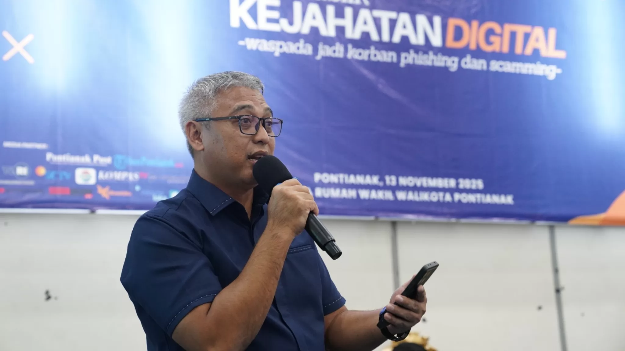 Polda Kalbar mencatat 670 kasus penipuan online hingga November 2025. Modus pelaku makin beragam, dari VCS hingga penipuan belajar kelompok.