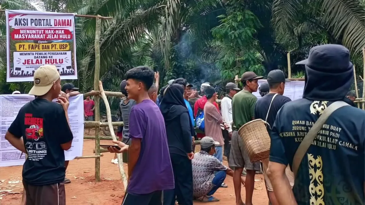PT Falcon Agri Persada dan PT Umekah Sari Pratama didesak segera datang langsung ke Kecamatan Jelai Hulu untuk menjawab berbagai tuntutan masyarakat